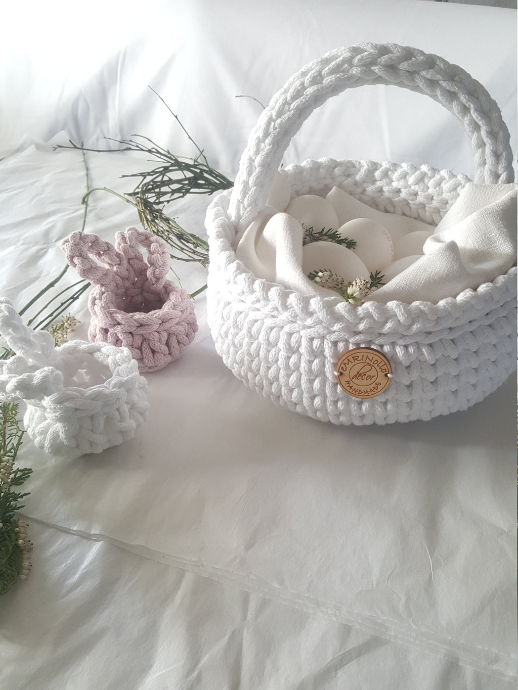 Crafted from pure cotton, soft yet sturdy, it fits perfectly into a consciously designed home