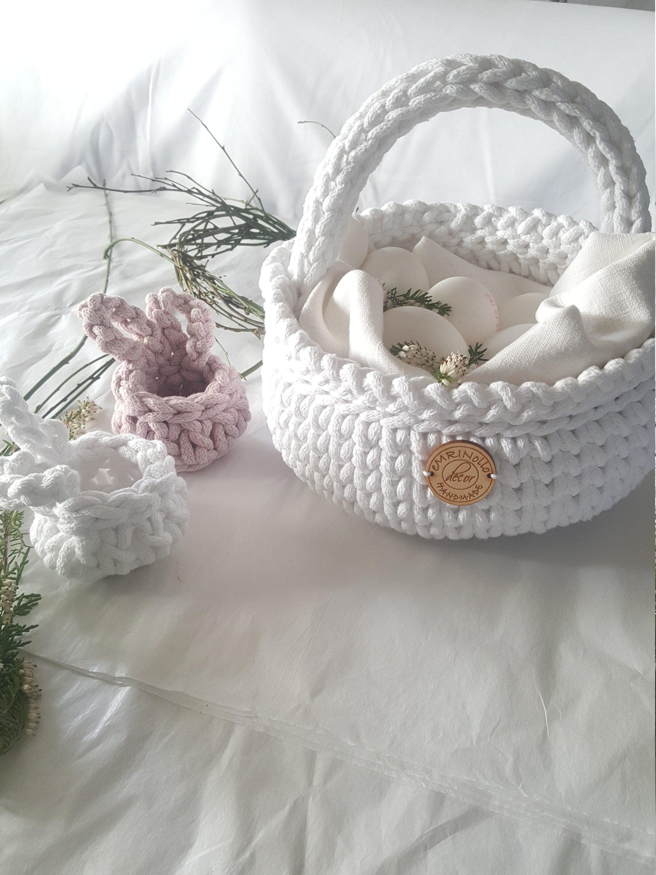 Crafted from pure cotton, soft yet sturdy, it fits perfectly into a consciously designed home