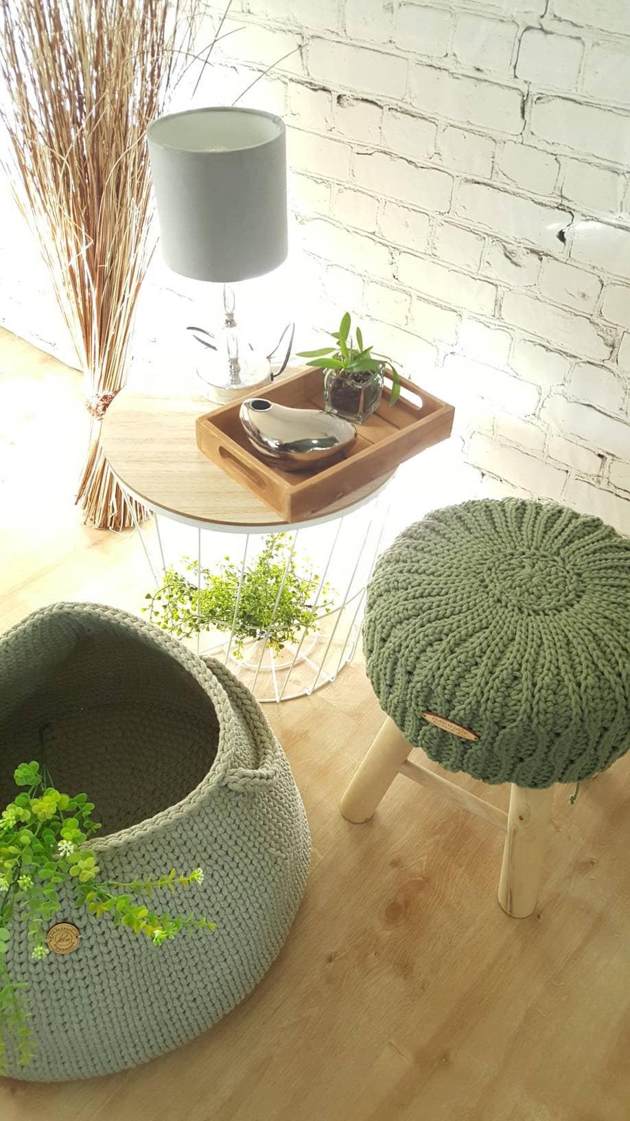 Hocker gehäkelter Bezug, skandinavisches Dekor, gehäkelte Husse Hocker, Bauernhaus Hocker, rustikale Hocker, gehäkelter Pouf Hocker Tabouret