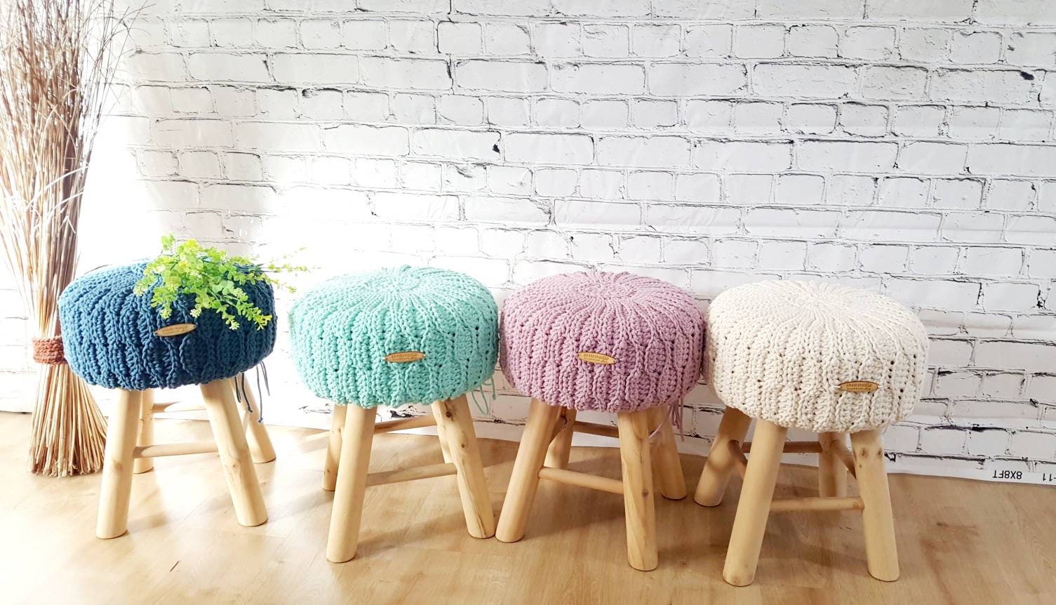 Fußhocker mit gehäkeltem Bezug aus Baumwolle, natürlicher Sitzkomfort für Dein Zuhause im Wohn- und Kinderzimmer, Sitzhocker skandi Deko