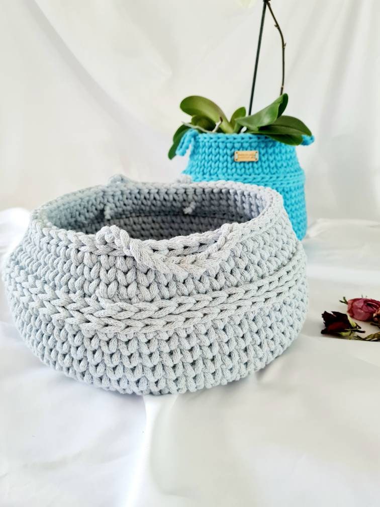 Schale gehäkelt, Zeitungskorb, Newspaper Basket, gehäkelte Schlüsselschale, Schale für Handy, flacher Korb, japanischer Stil, blauer Korb