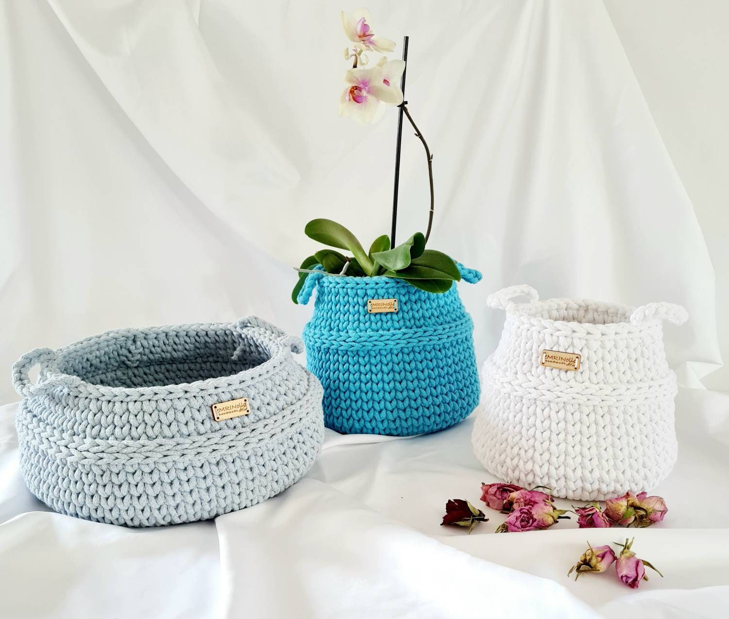 Schale gehäkelt, Zeitungskorb, Newspaper Basket, gehäkelte Schlüsselschale, Schale für Handy, flacher Korb, japanischer Stil, blauer Korb