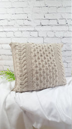 Kissen gestricktes Zopfmuster, Wohnkultur, Dekokissen, Sofakissen, skandinavisches Dekor, aus Baumwollgarn von hoooked, grobstrick