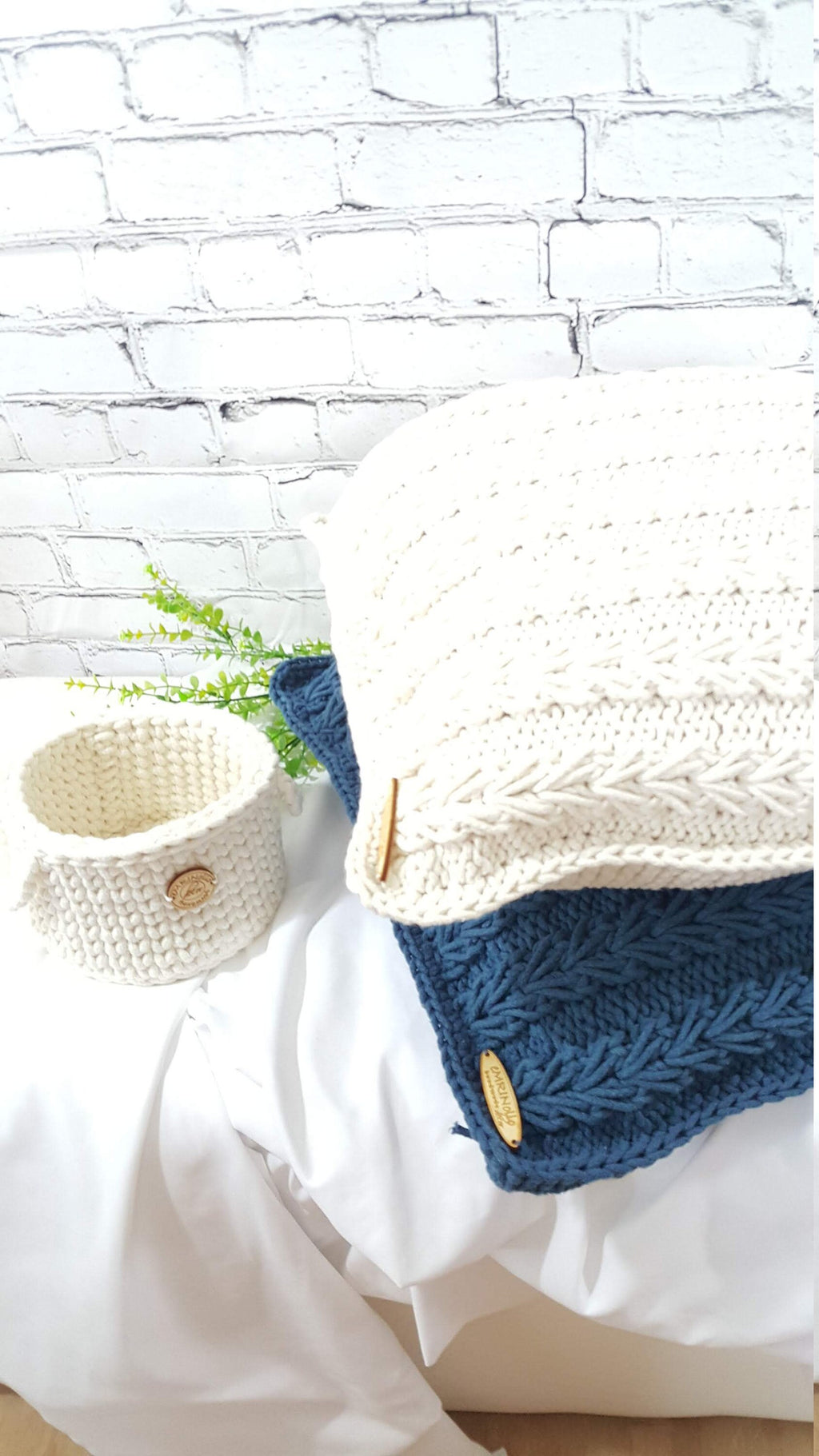 Kissen gestrickt, Geschenkidee, moderne Wohnkultur, Dekokissen, stilvolles Sofakissen, skandinavisches Dekor, Baumwollschnur