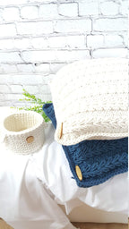 Kissen gestrickt, Geschenkidee, moderne Wohnkultur, Dekokissen, stilvolles Sofakissen, skandinavisches Dekor, Baumwollschnur