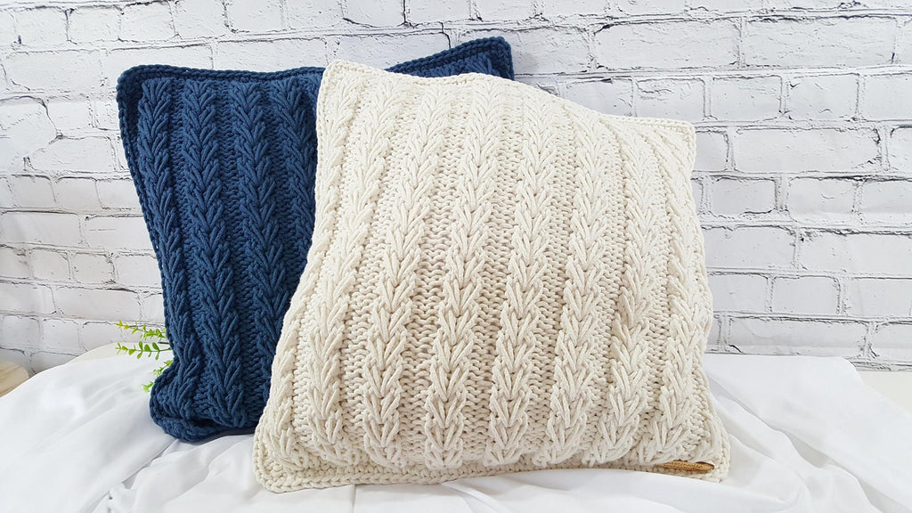 Kissen gestrickt, Geschenkidee, moderne Wohnkultur, Dekokissen, stilvolles Sofakissen, skandinavisches Dekor, Baumwollschnur