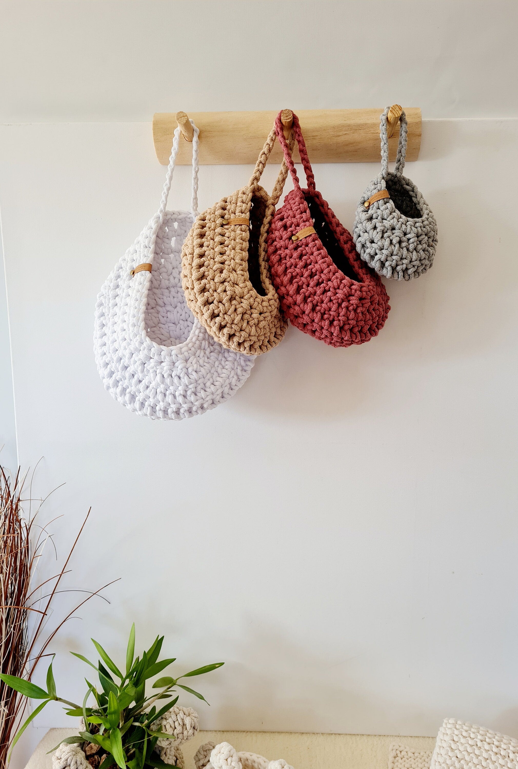 Hängekorb gehäkelt, Hängetasche, Aufbewahrungskorb, Kinderzimmer Organizer, Spielzeugaufbewahrung,Kinderzimmer Deko, Utensilo