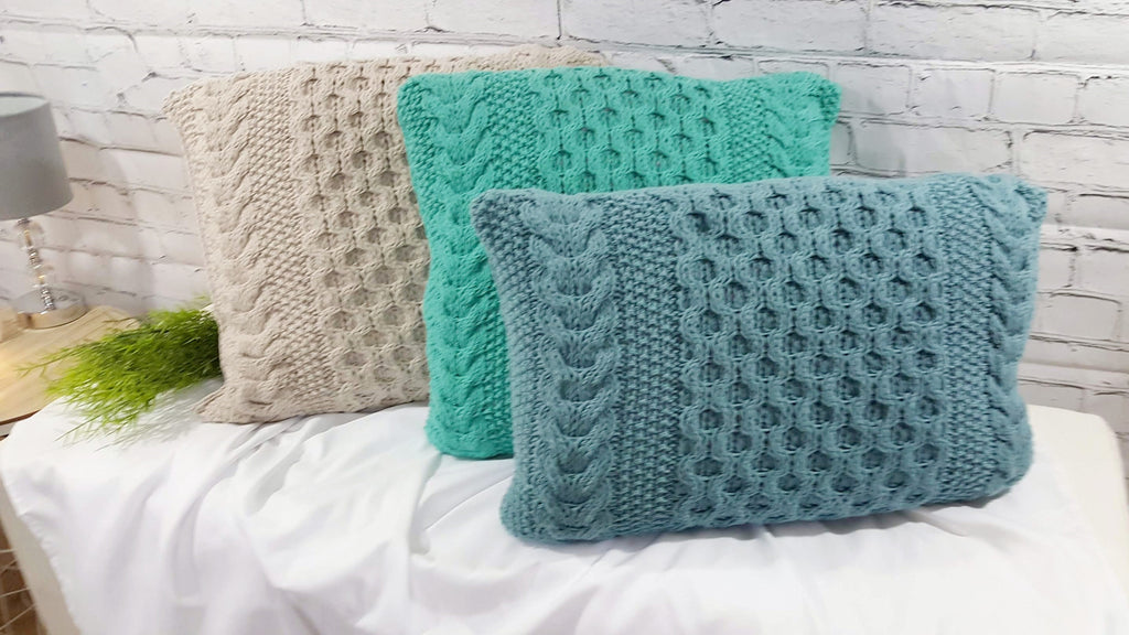 Kissen gestricktes Zopfmuster, Wohnkultur, Dekokissen, Sofakissen, skandinavisches Dekor, aus Baumwollgarn von hoooked, grobstrick