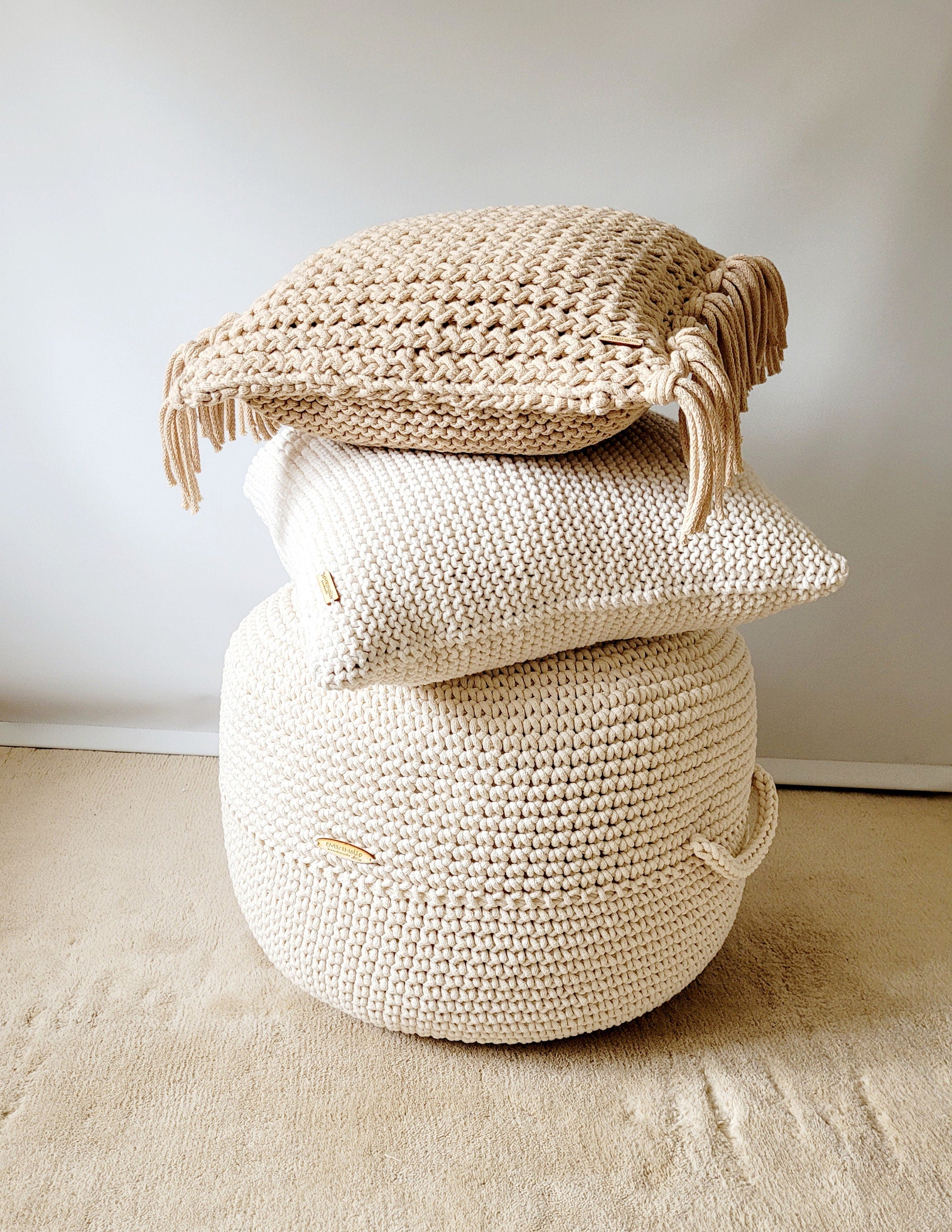 Kissen gestrickt, Geschenkidee, moderne Wohnkultur, Dekokissen, stilvolles Sofakissen, skandinavisches Dekor, japandi style