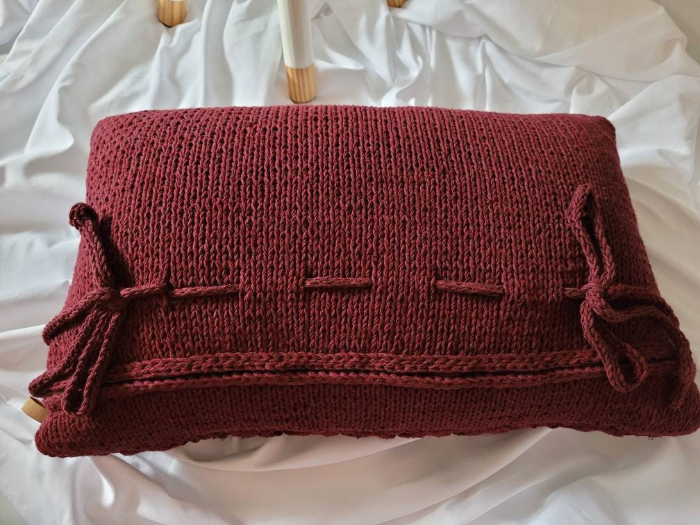 Kissen gestricktes Zopfmuster, Wohnkultur, Dekokissen, Sofakissen, skandinavisches Dekor, aus Baumwollgarn von hoooked, grobstrick