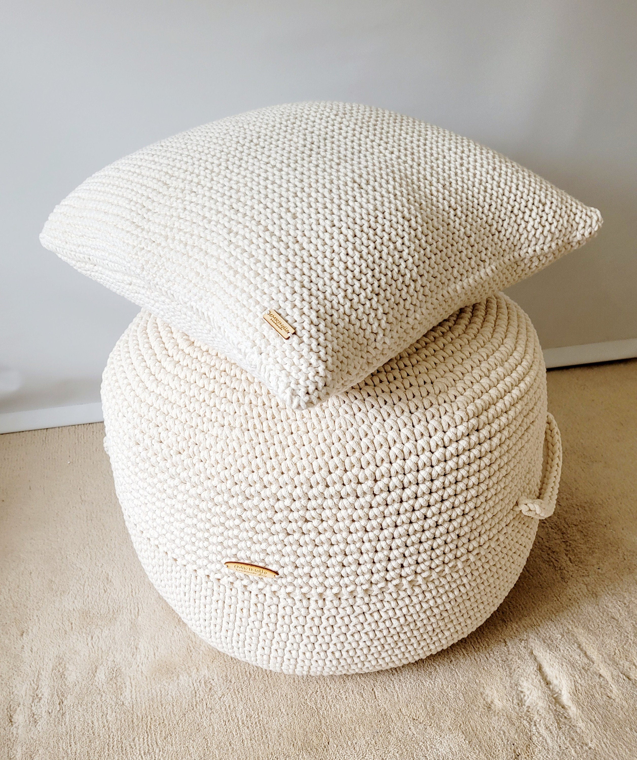Kissen gestrickt, Geschenkidee, moderne Wohnkultur, Dekokissen, stilvolles Sofakissen, skandinavisches Dekor, japandi style