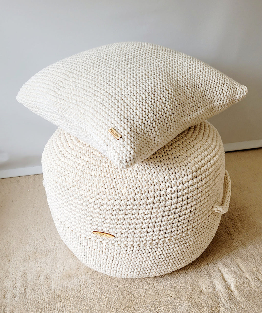 Kissen gestrickt, Geschenkidee, moderne Wohnkultur, Dekokissen, stilvolles Sofakissen, skandinavisches Dekor, japandi style