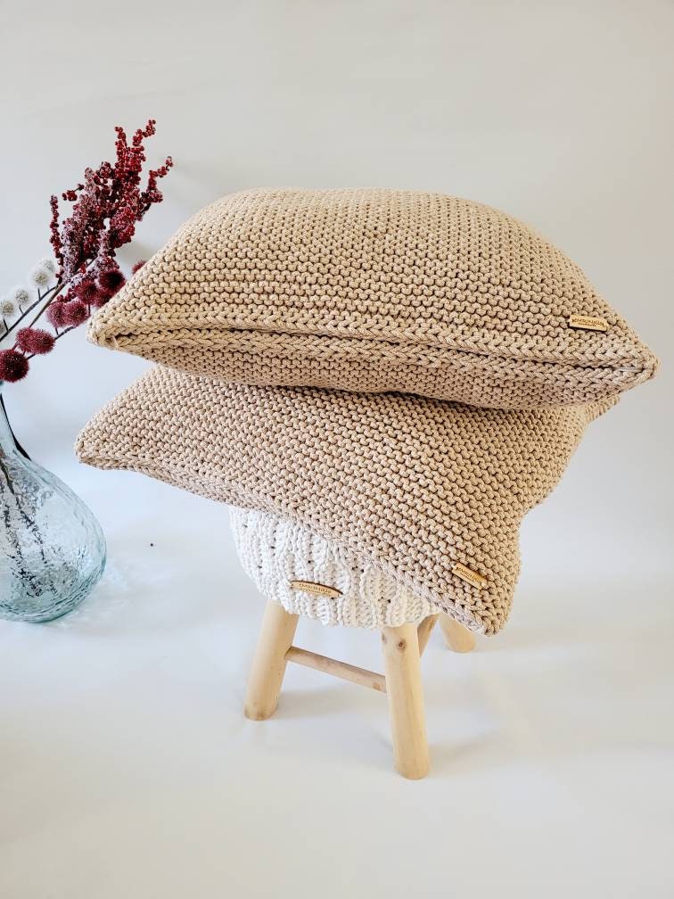 Kissen gestrickt, Geschenkidee, moderne Wohnkultur, Dekokissen, stilvolles Sofakissen, skandinavisches Dekor, japandi style