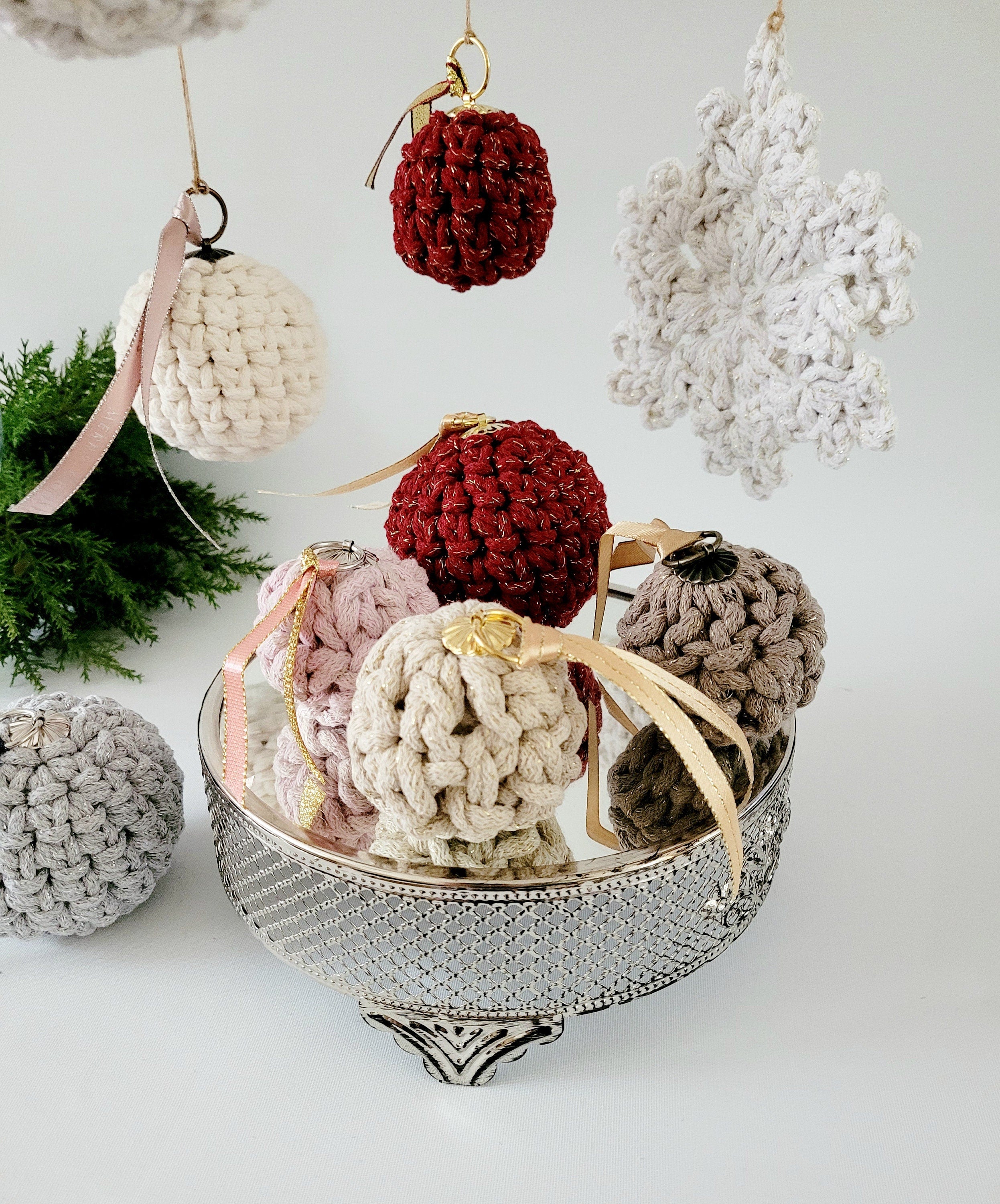 Weihnachtskugel Ornament gehäkelt, Weihnachtsdekoration skandinavisches Dekor, Anhänger, Geschenkidee, Baumschmuck, Weihnachtsbaumdekoration