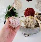 Weihnachtskugel Ornament gehäkelt, Weihnachtsdekoration skandinavisches Dekor, Anhänger, Geschenkidee, Baumschmuck, Weihnachtsbaumdekoration