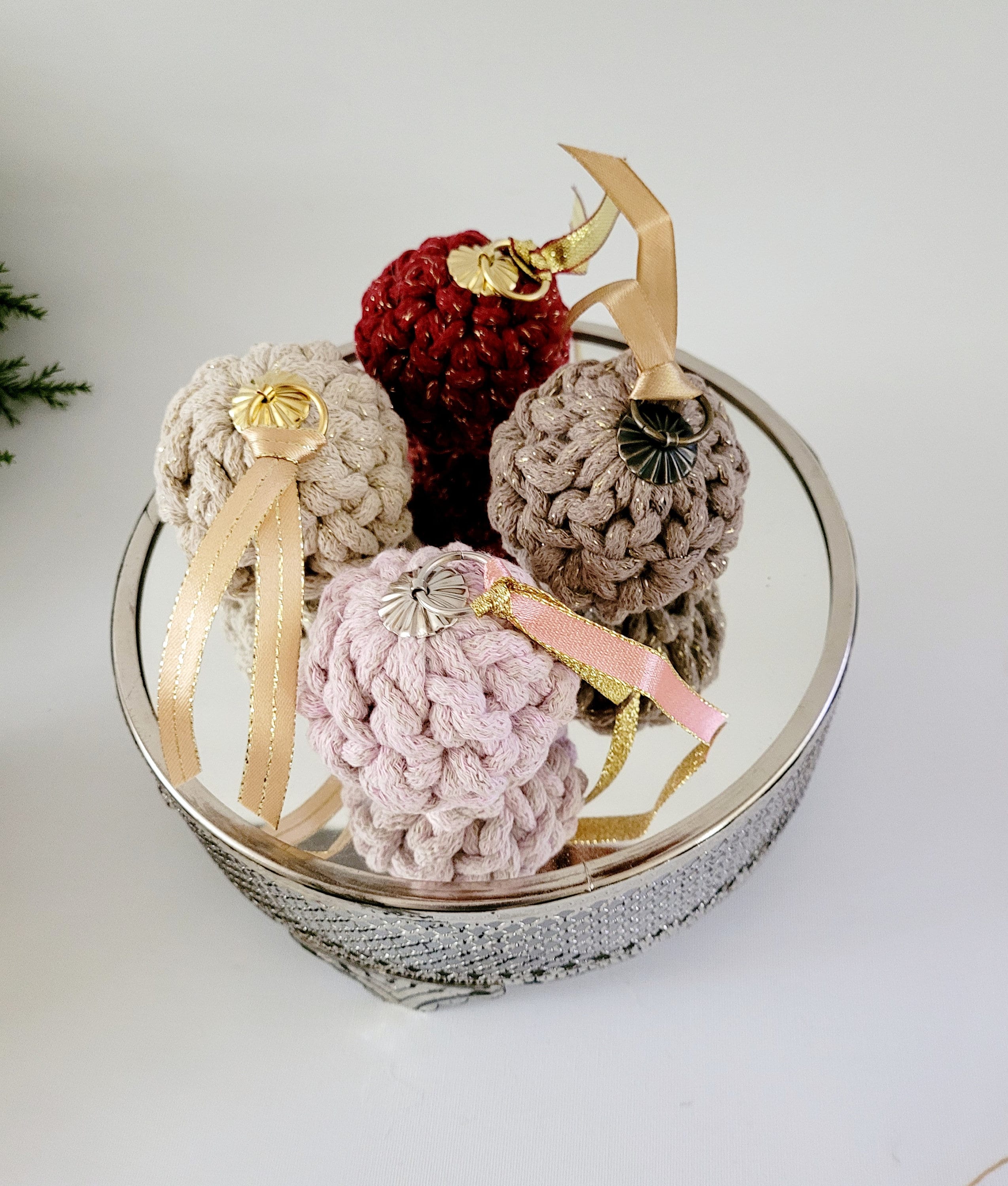 Weihnachtskugel Ornament gehäkelt, Weihnachtsdekoration skandinavisches Dekor, Anhänger, Geschenkidee, Baumschmuck, Weihnachtsbaumdekoration