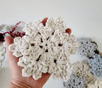 Gehäkelte Schneeflocken Ornament, Weihnachtsdekoration skandinavisches Dekor, Anhänger, Geschenkidee, Weihnachtsbaumdekoration
