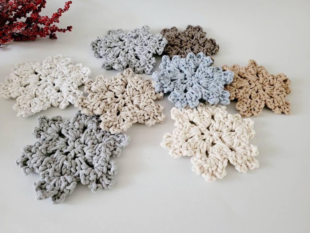 Gehäkelte Schneeflocken Ornament, Weihnachtsdekoration skandinavisches Dekor, Anhänger, Geschenkidee, Weihnachtsbaumdekoration