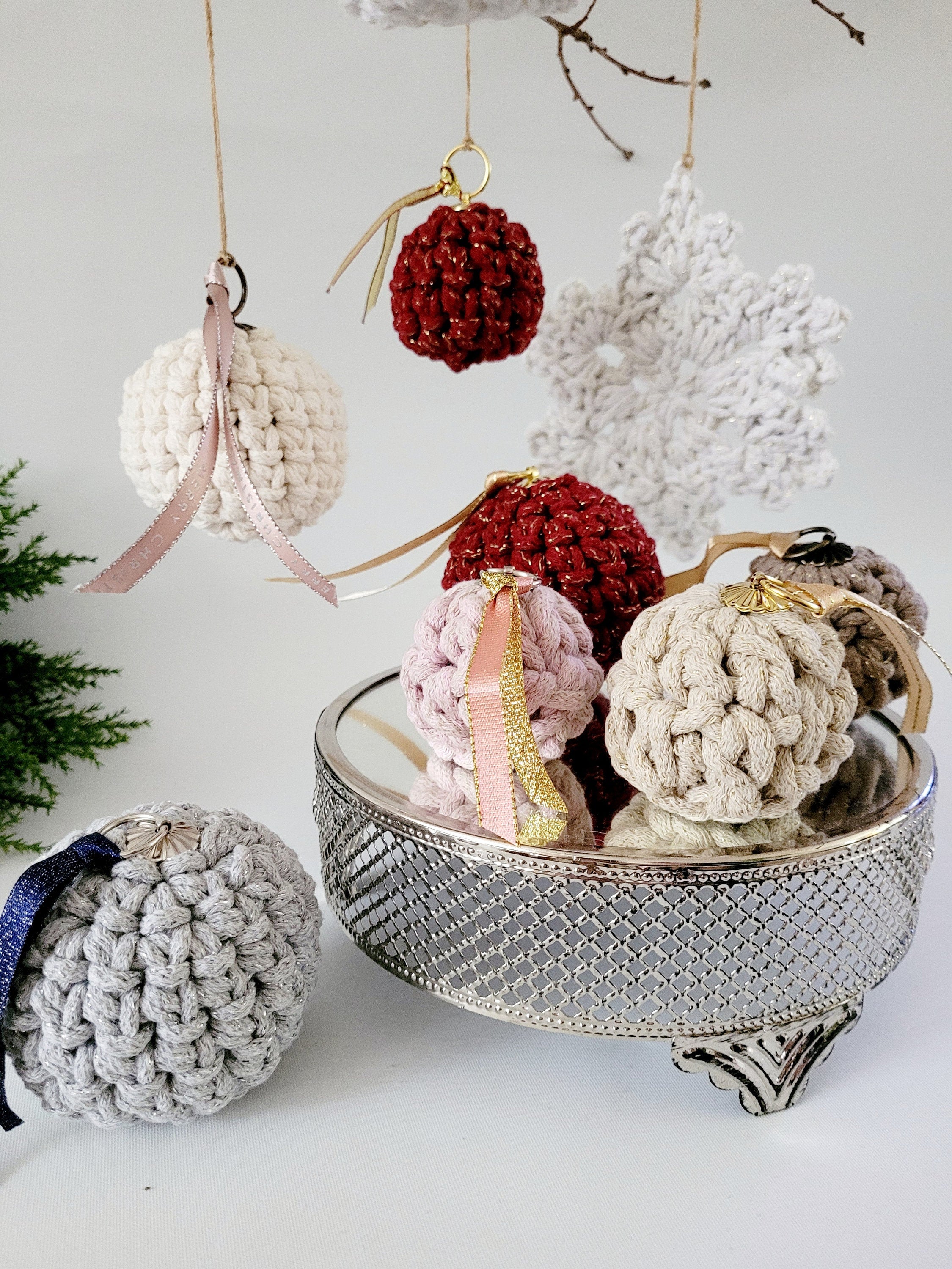 Weihnachtskugel Ornament gehäkelt, Weihnachtsdekoration skandinavisches Dekor, Anhänger, Geschenkidee, Baumschmuck, Weihnachtsbaumdekoration