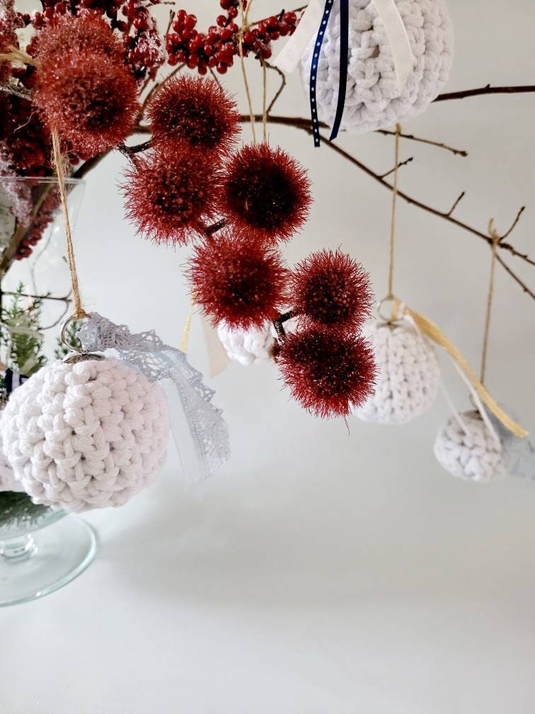 Weihnachtskugel Ornament gehäkelt, Weihnachtsdekoration skandinavisches Dekor, Anhänger, Geschenkidee, Baumschmuck, Weihnachtsbaumdekoration