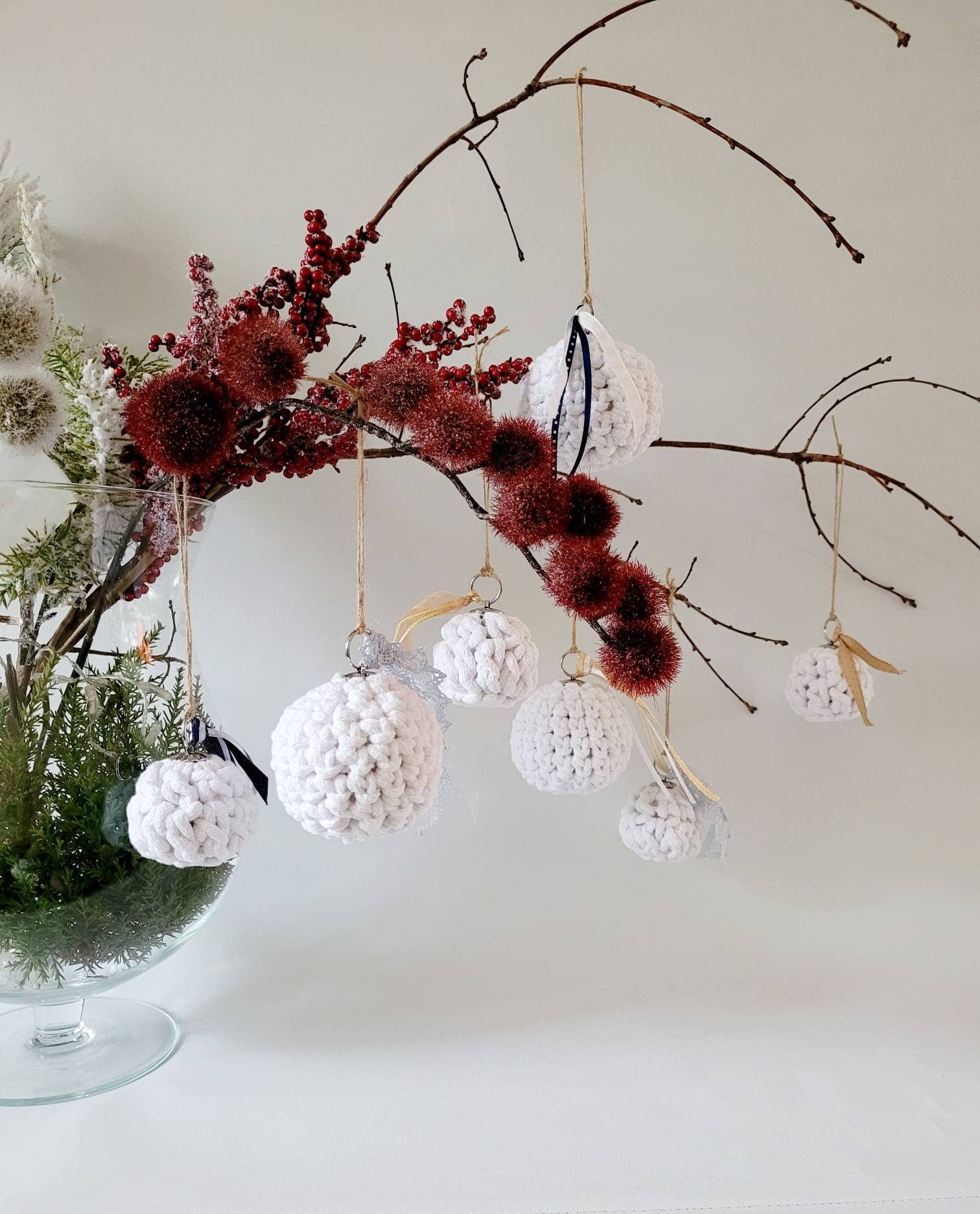 Weihnachtskugel Ornament gehäkelt, Weihnachtsdekoration skandinavisches Dekor, Anhänger, Geschenkidee, Baumschmuck, Weihnachtsbaumdekoration