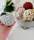 Weihnachtskugel Ornament gehäkelt, Weihnachtsdekoration skandinavisches Dekor, Anhänger, Geschenkidee, Baumschmuck, Weihnachtsbaumdekoration