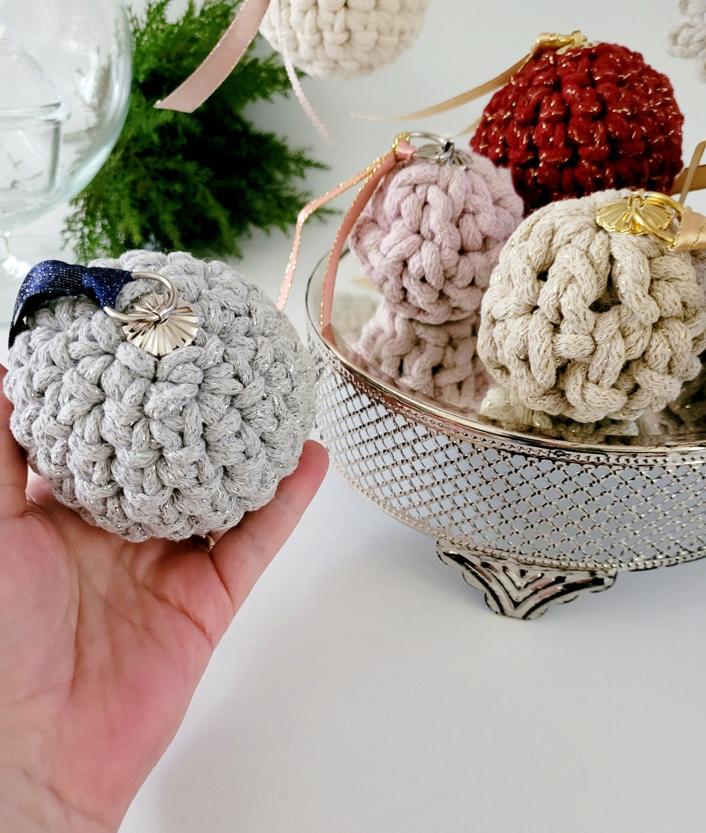 Weihnachtskugel Ornament gehäkelt, Weihnachtsdekoration skandinavisches Dekor, Anhänger, Geschenkidee, Baumschmuck, Weihnachtsbaumdekoration