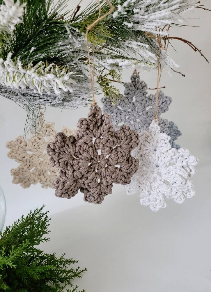 Gehäkelte Schneeflocken Ornament, Weihnachtsdekoration skandinavisches Dekor, Anhänger, Geschenkidee, Weihnachtsbaumdekoration