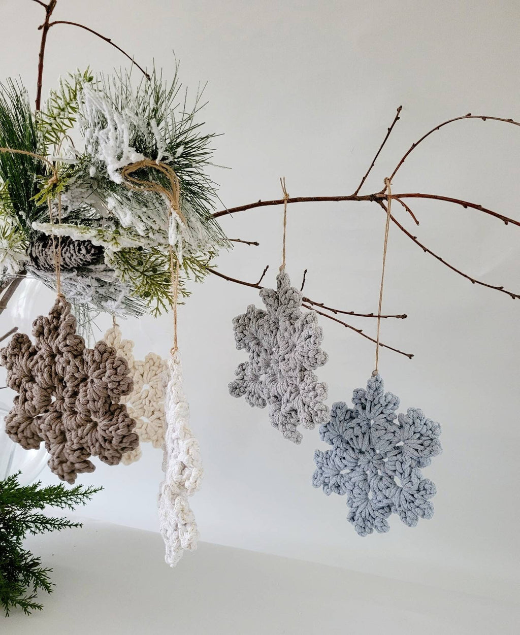 Gehäkelte Schneeflocken Ornament, Weihnachtsdekoration skandinavisches Dekor, Anhänger, Geschenkidee, Weihnachtsbaumdekoration