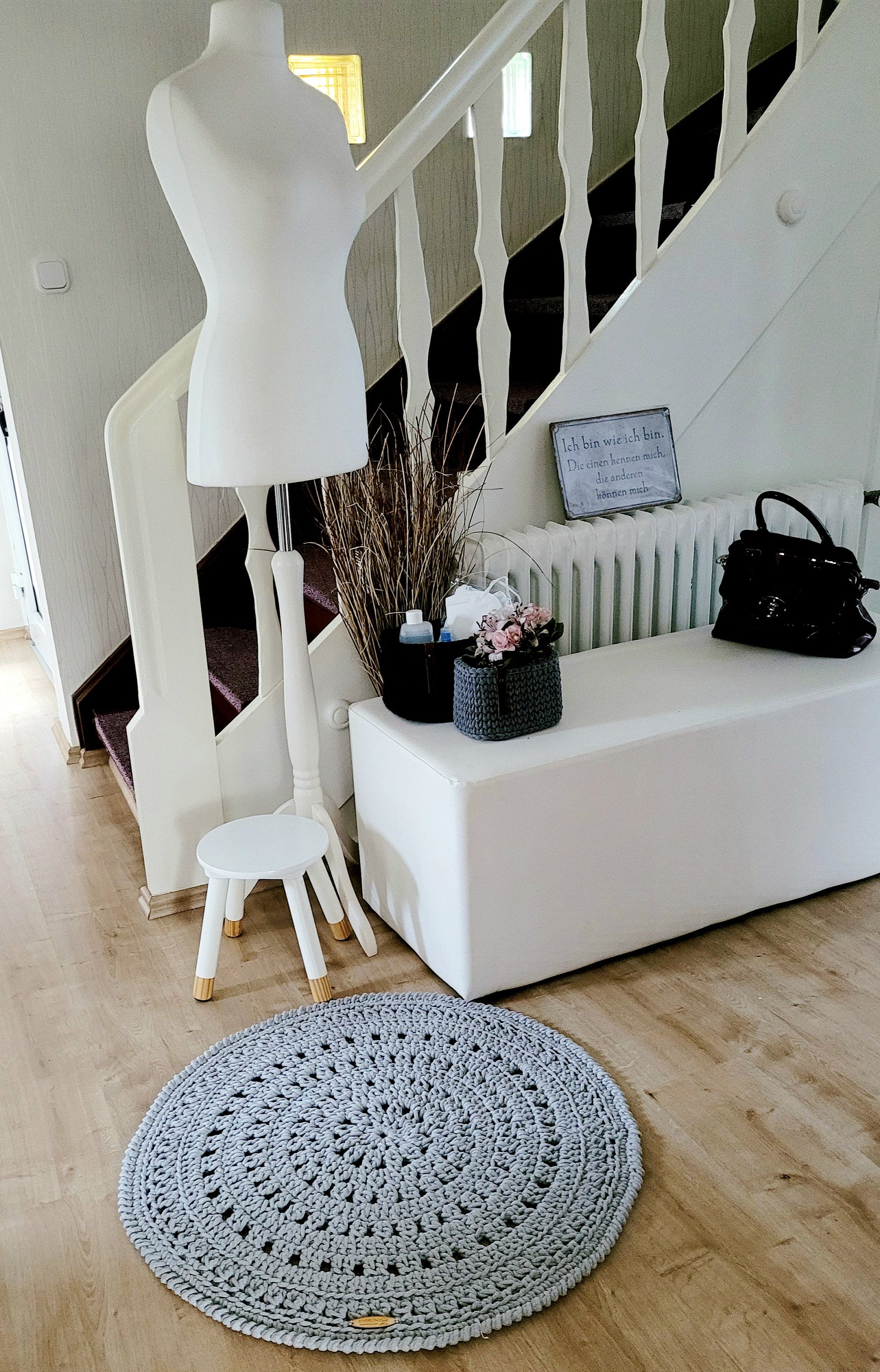 Kleiner Teppich rund gehäkelt, Kinderzimmer Deko, Baumwollteppich, im skandinavischem Stil, Babyzimmer deko, handgefertigt, nachhaltig