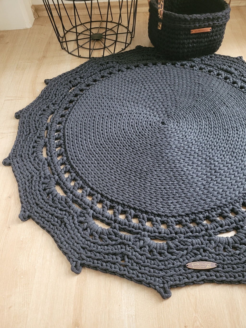 Runder Teppich, gehäkelter Teppich anthtracite Dekor, gehäkelte Teppiche, im skandinavischen neutral Dekor, vintage, Teppich handgefertigt