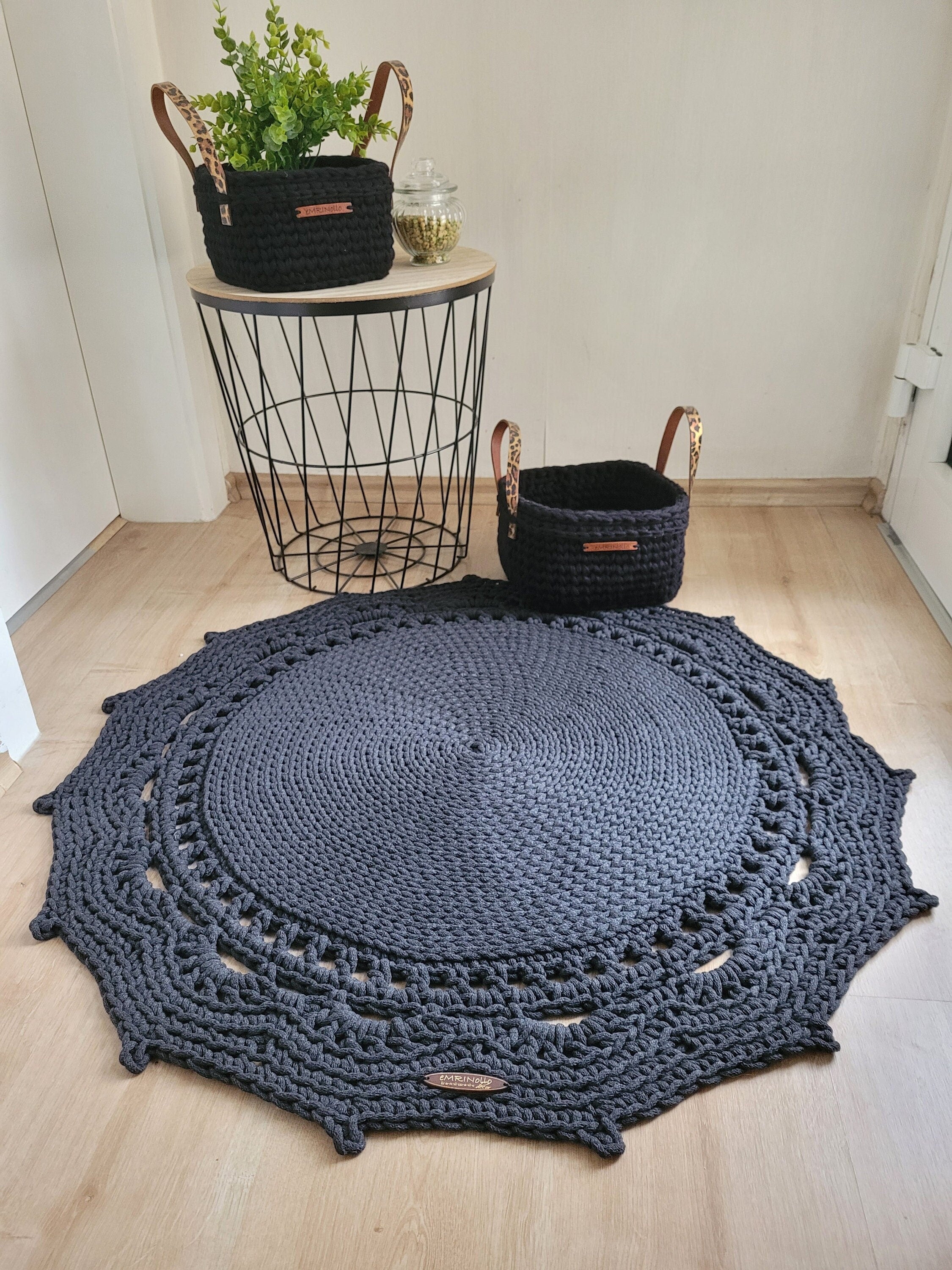 Runder Teppich, gehäkelter Teppich anthtracite Dekor, gehäkelte Teppiche, im skandinavischen neutral Dekor, vintage, Teppich handgefertigt