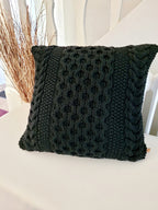 Kissen gestricktes Zopfmuster, schwarz, Wohnkultur, Dekokissen, Sofakissen, skandinavisches Dekor, aus Baumwollgarn von hoooked, grobstrick