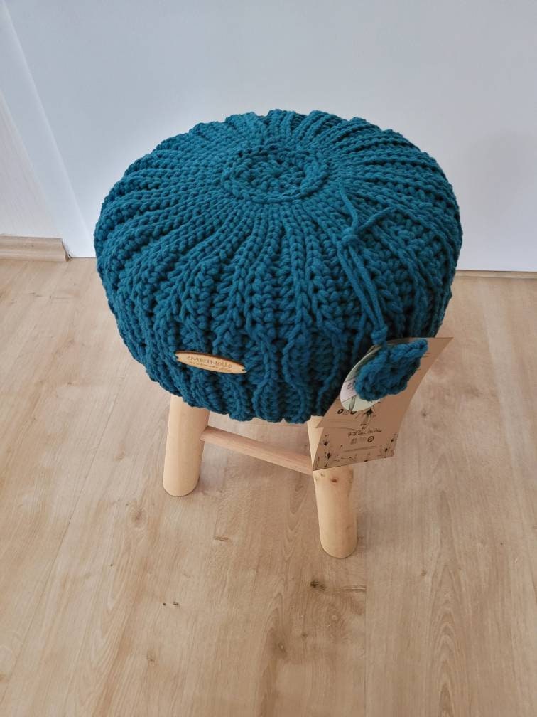 Fußhocker mit gehäkeltem Bezug aus Baumwolle, natürlicher Sitzkomfort für Dein Zuhause im Wohn- und Kinderzimmer, Sitzhocker skandi Deko