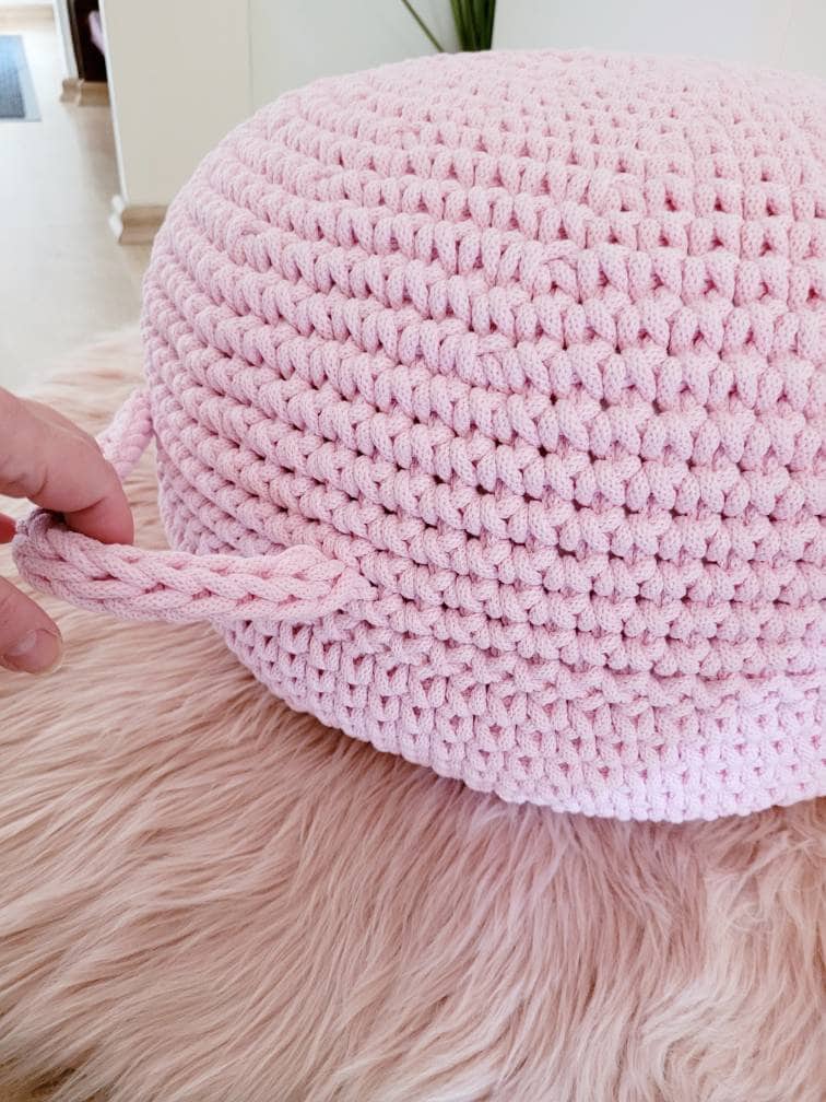 Pouf Ottoman gehäkelt, Babyzimmer deko, ro Bodenkissen, Sitzkissen, rosa Farben, Skandinavisches Kinderzimmer Dekor, Häkelhocker Sitzhocker