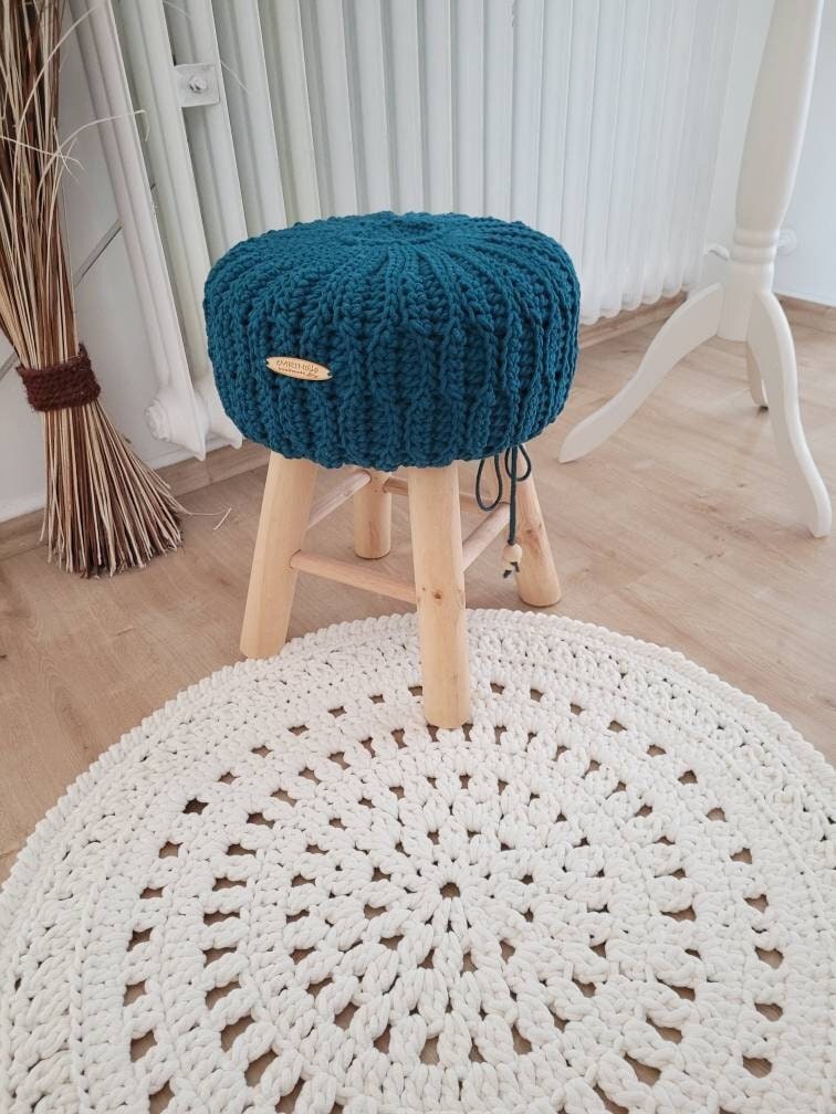 Fußhocker mit gehäkeltem Bezug aus Baumwolle, natürlicher Sitzkomfort für Dein Zuhause im Wohn- und Kinderzimmer, Sitzhocker skandi Deko