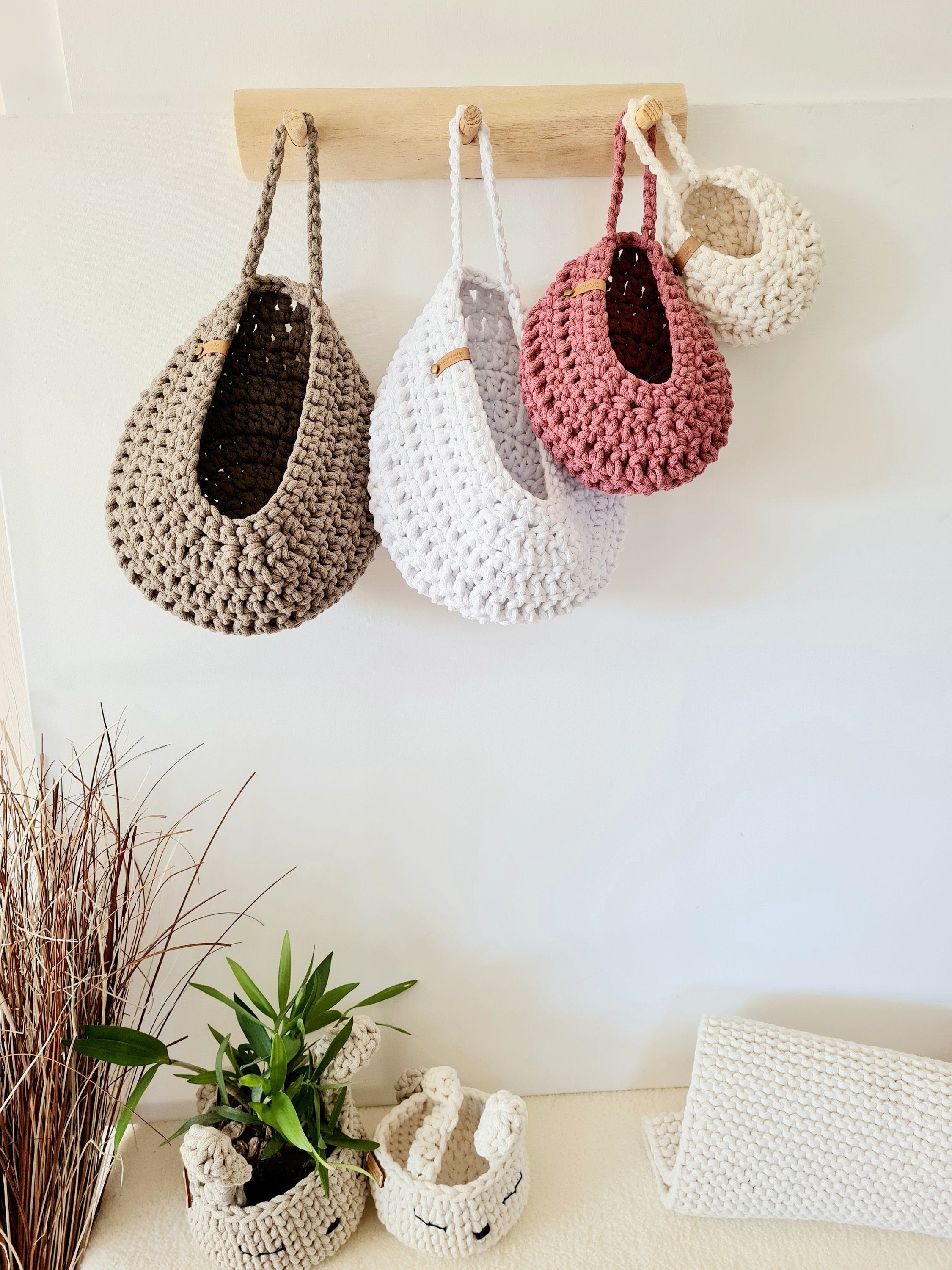 Hängekorb gehäkelt, Hängetasche, Aufbewahrungskorb, Kinderzimmer Organizer, Spielzeugaufbewahrung,Kinderzimmer Deko, Utensilo