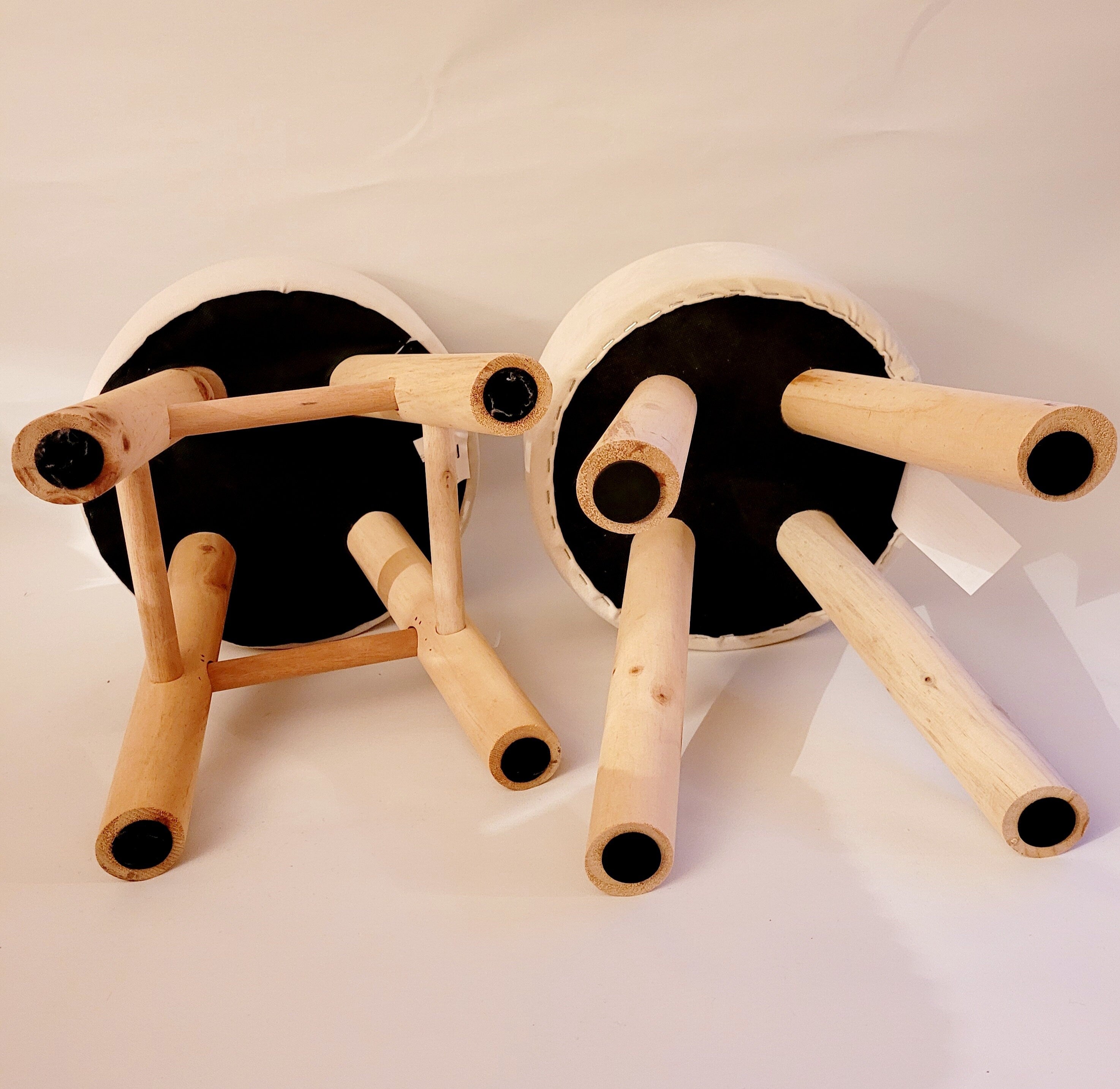 Fußhocker mit gehäkeltem Bezug aus Baumwolle, natürlicher Sitzkomfort für Dein Zuhause im Wohn- und Kinderzimmer Sitzhocker skandinavisch
