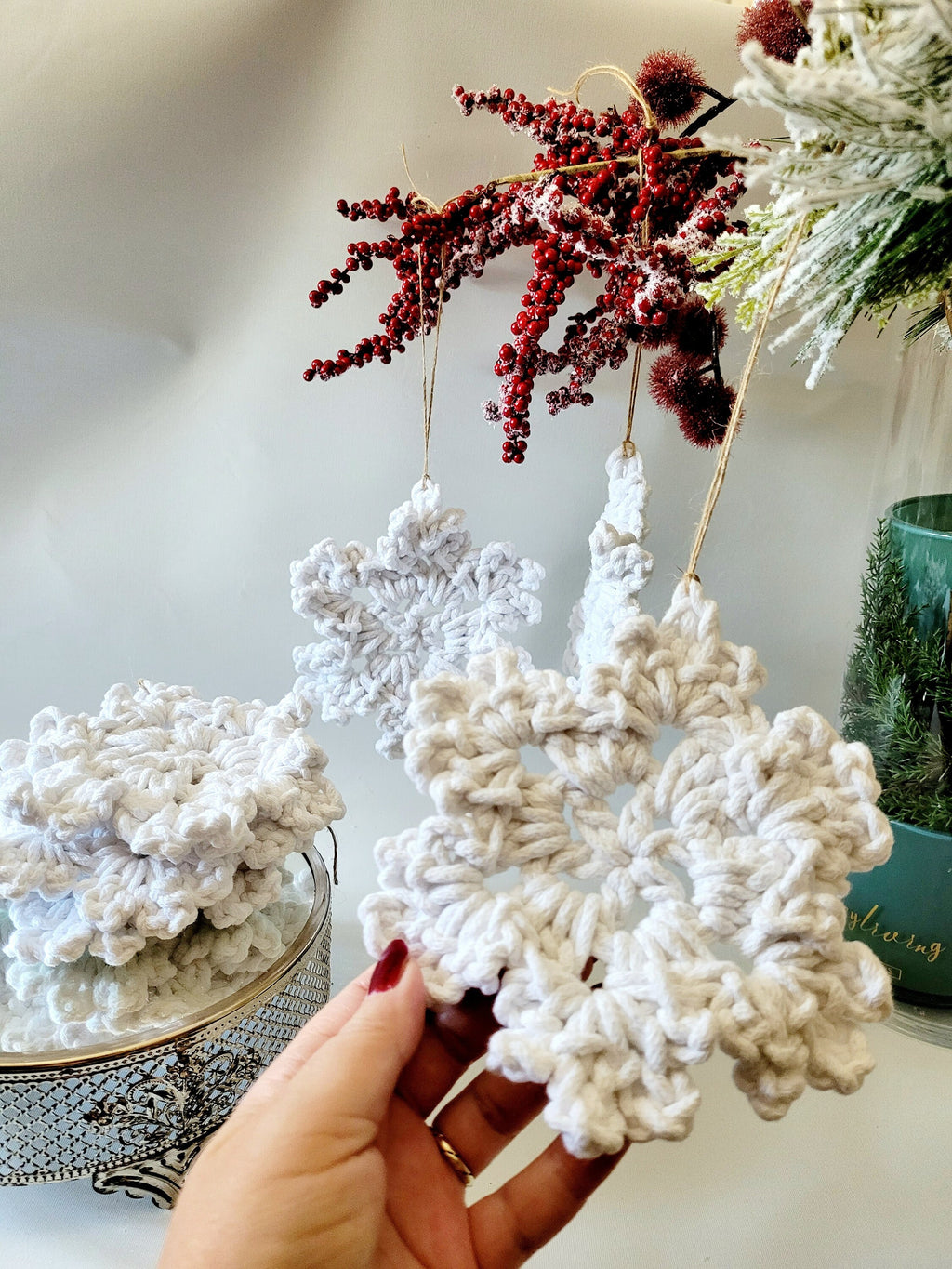 Gehäkelte Schneeflocken Ornament, Weihnachtsdekoration skandinavisches Dekor, Anhänger, Geschenkidee, Weihnachtsbaumdekoration