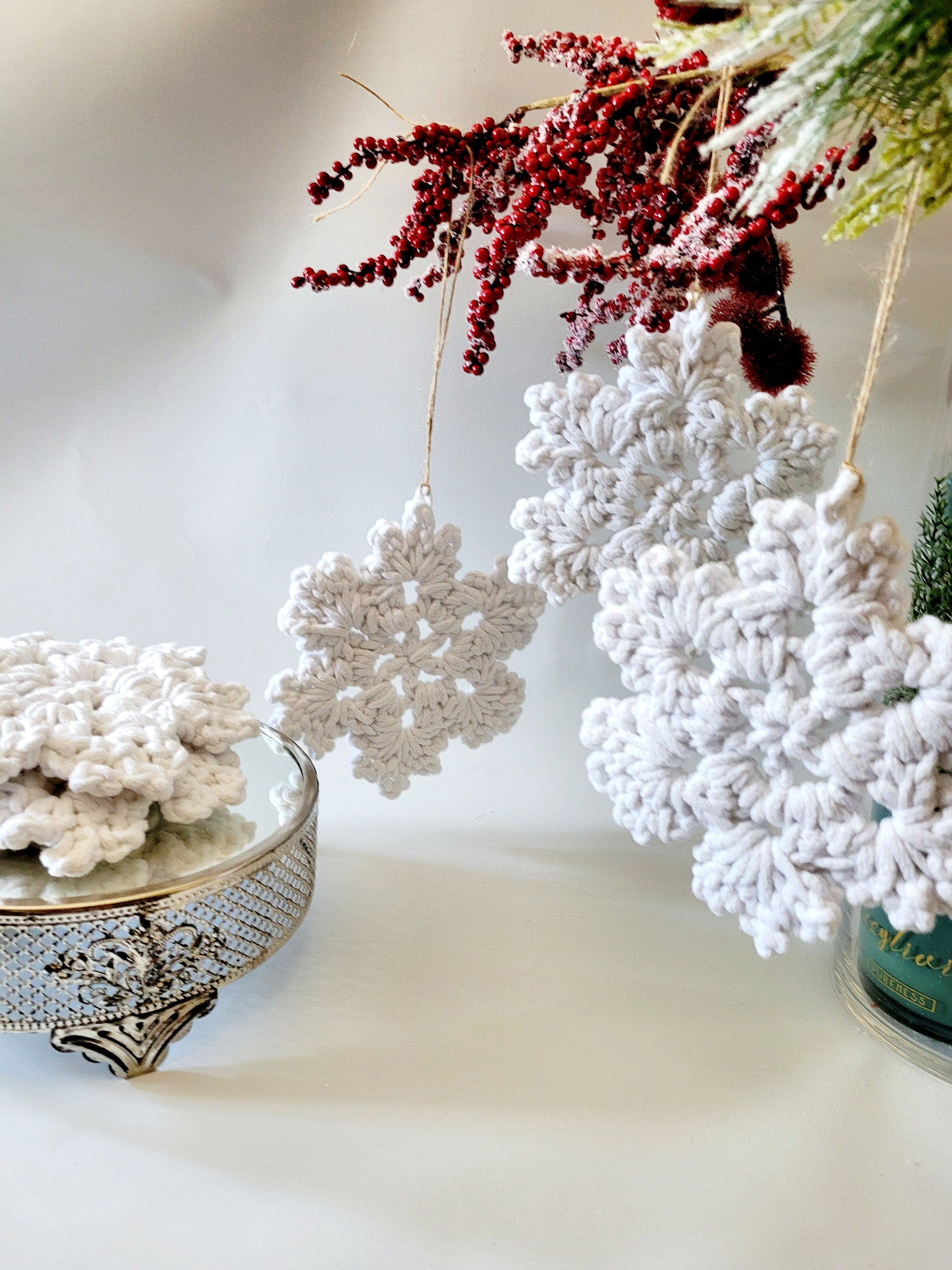 Gehäkelte Schneeflocken Ornament, Weihnachtsdekoration skandinavisches Dekor, Anhänger, Geschenkidee, Weihnachtsbaumdekoration