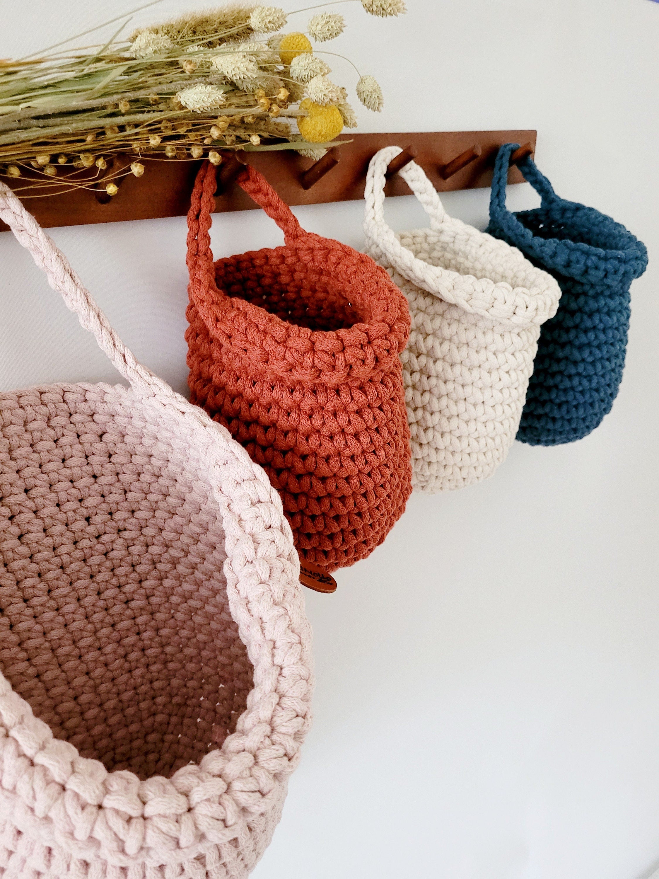 Gehäkelter Hängekorb, Wanddeko Aufbewahrungskorb, Hängetasche, Kinderzimmer Organizer, Spielzeug Aufbewahrung, Neutrales Kinderzimmer Dekor