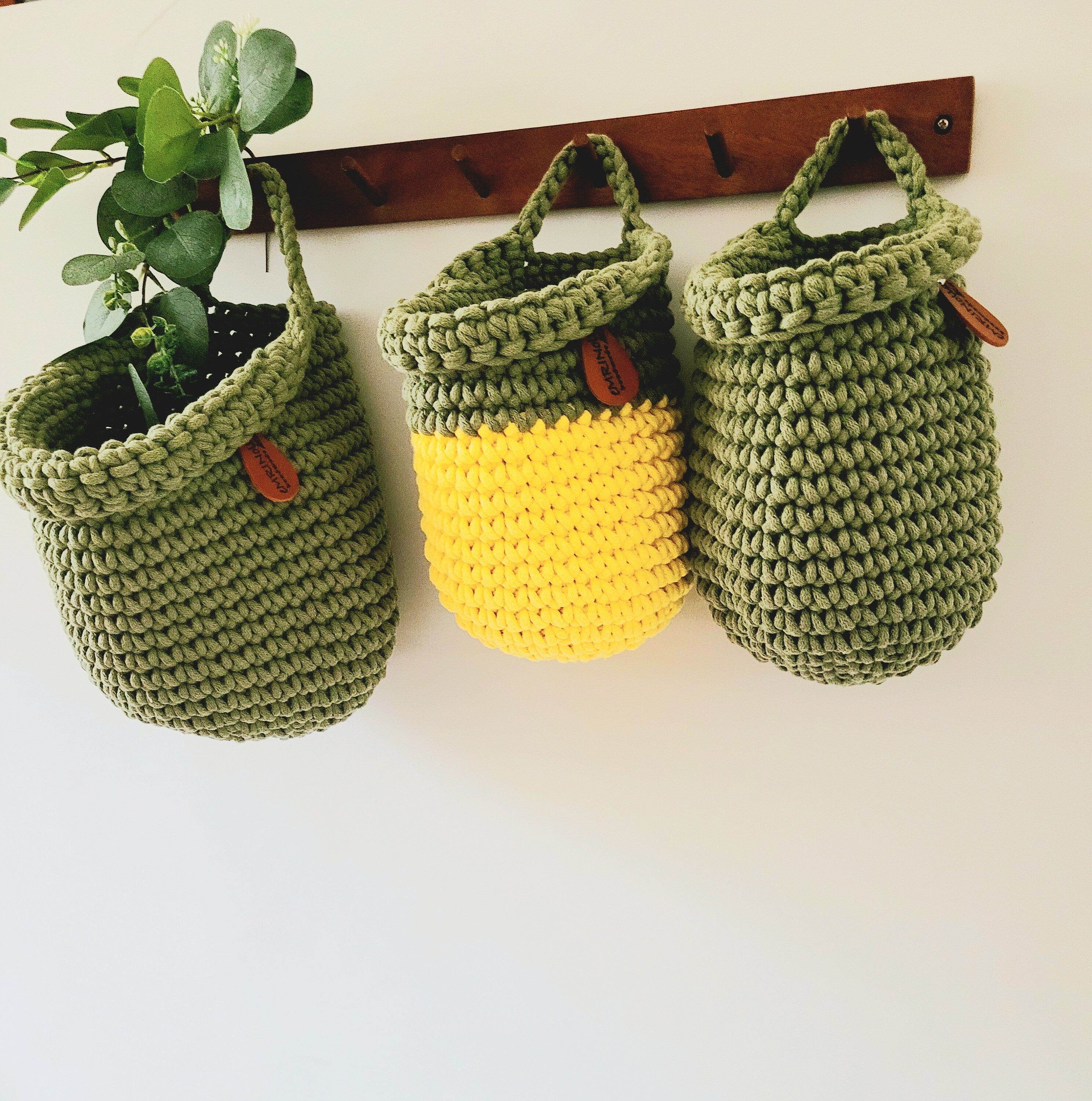 Hängekorb gehäkelt, Wanddeko Aufbewahrungskorb, Zweifarbig Hängekorb Küche Hängetasche, Kinderzimmer Organizer, Spielzeug Aufbewahrung