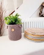 Gehäkelter Korb mit Deckel aus Baumwolle als stylisches Wohnzimmer- und Babyzimmer deko, praktischer Aufbewahrungskorb, Idee für Flur