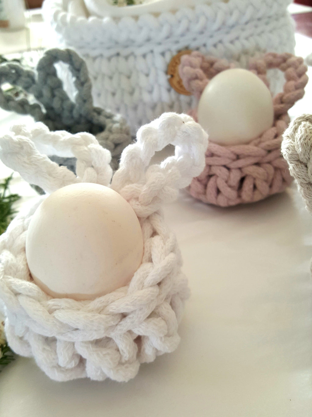 Hasenbecher, Eierbecher BunnyBasket, häkeln HasenKorb, Esszimmer Dekoration, Gastgebergeschenk, Wohnzimmer Dekoration, Nordic Stile