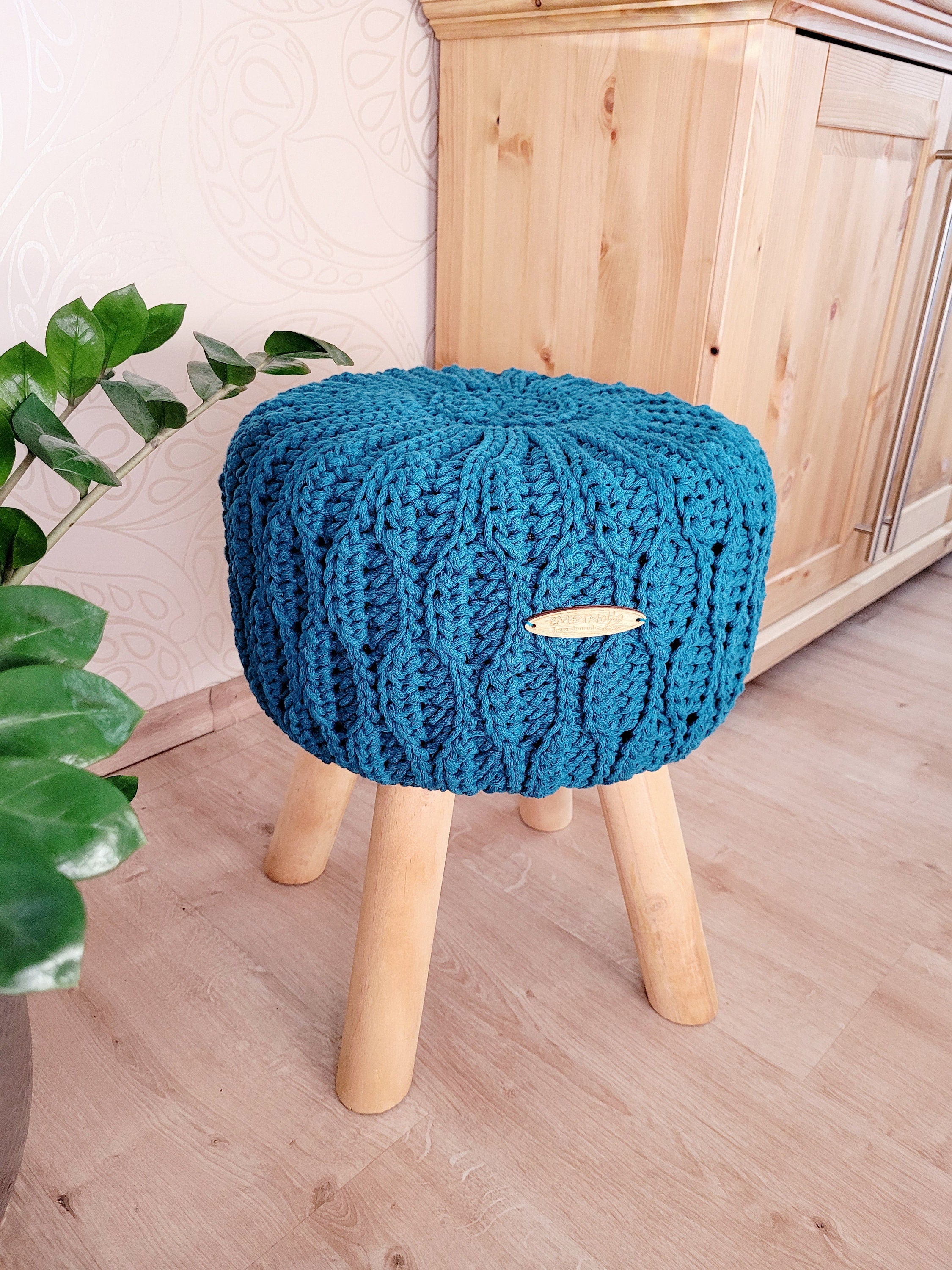 Fußhocker mit gehäkeltem Bezug aus Baumwolle, natürlicher Sitzkomfort für Dein Zuhause im Wohn- und Kinderzimmer Sitzhocker skandinavisch