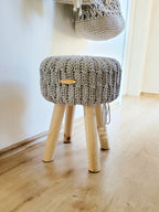 Fußhocker mit gehäkeltem Bezug aus Baumwolle, natürlicher Sitzkomfort für Dein Zuhause im Wohn- und Kinderzimmer, Sitzhocker skandi Deko