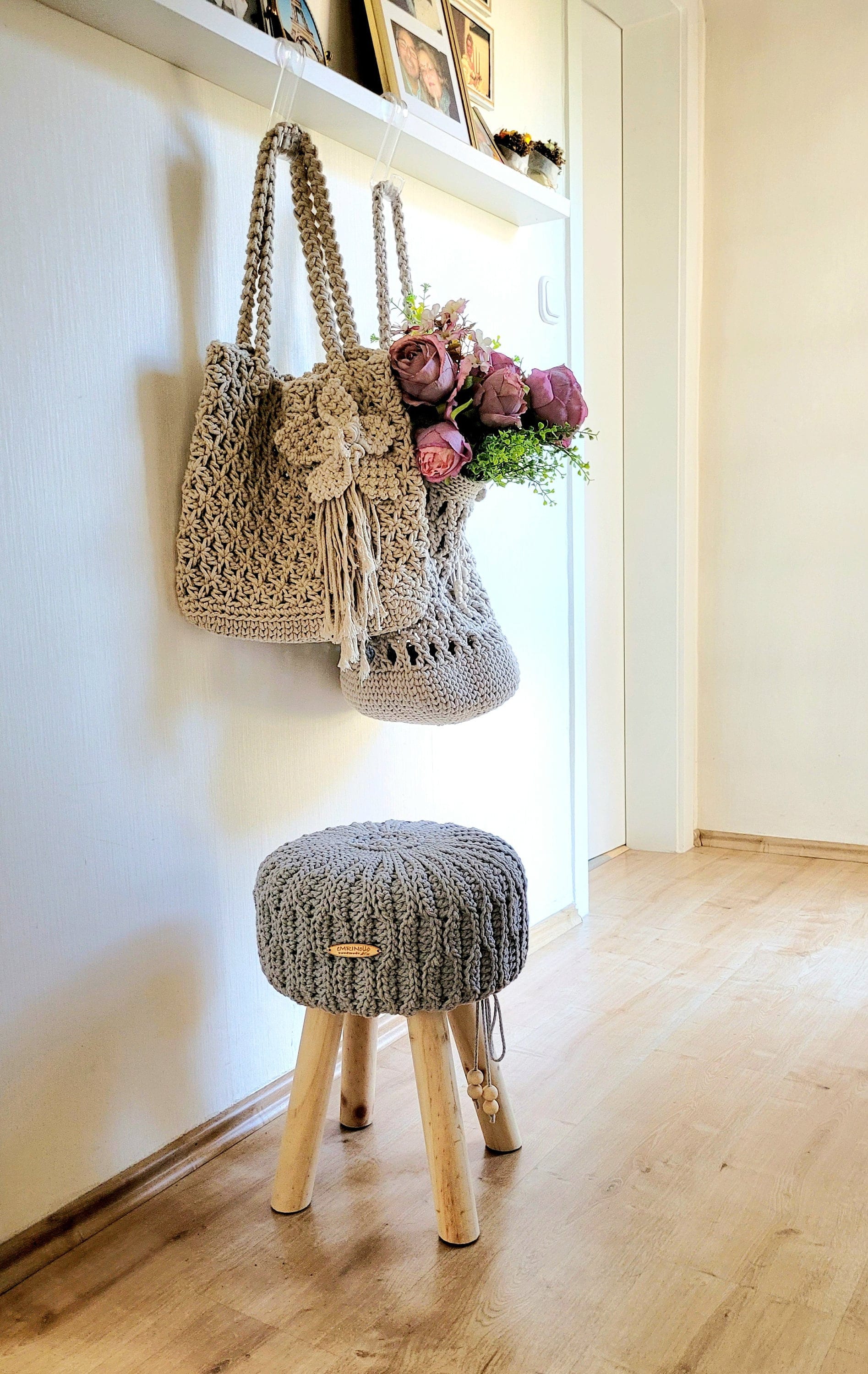 Fußhocker mit gehäkeltem Bezug aus Baumwolle, natürlicher Sitzkomfort für Dein Zuhause im Wohn- und Kinderzimmer, Sitzhocker skandi Deko