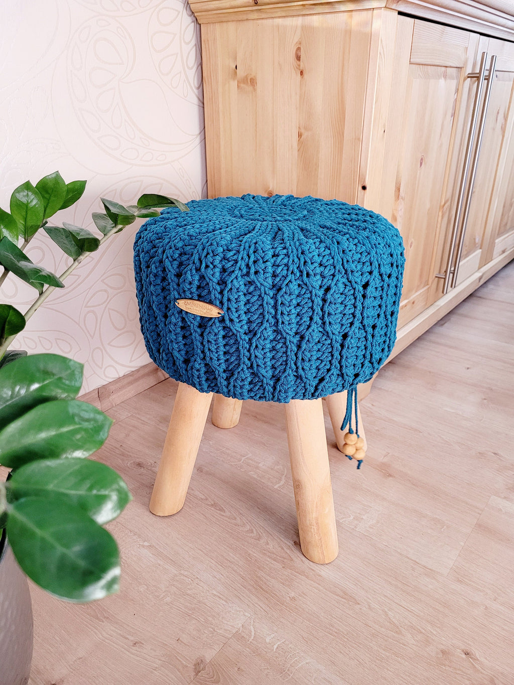 Fußhocker mit gehäkeltem Bezug aus Baumwolle, natürlicher Sitzkomfort für Dein Zuhause im Wohn- und Kinderzimmer Sitzhocker skandinavisch