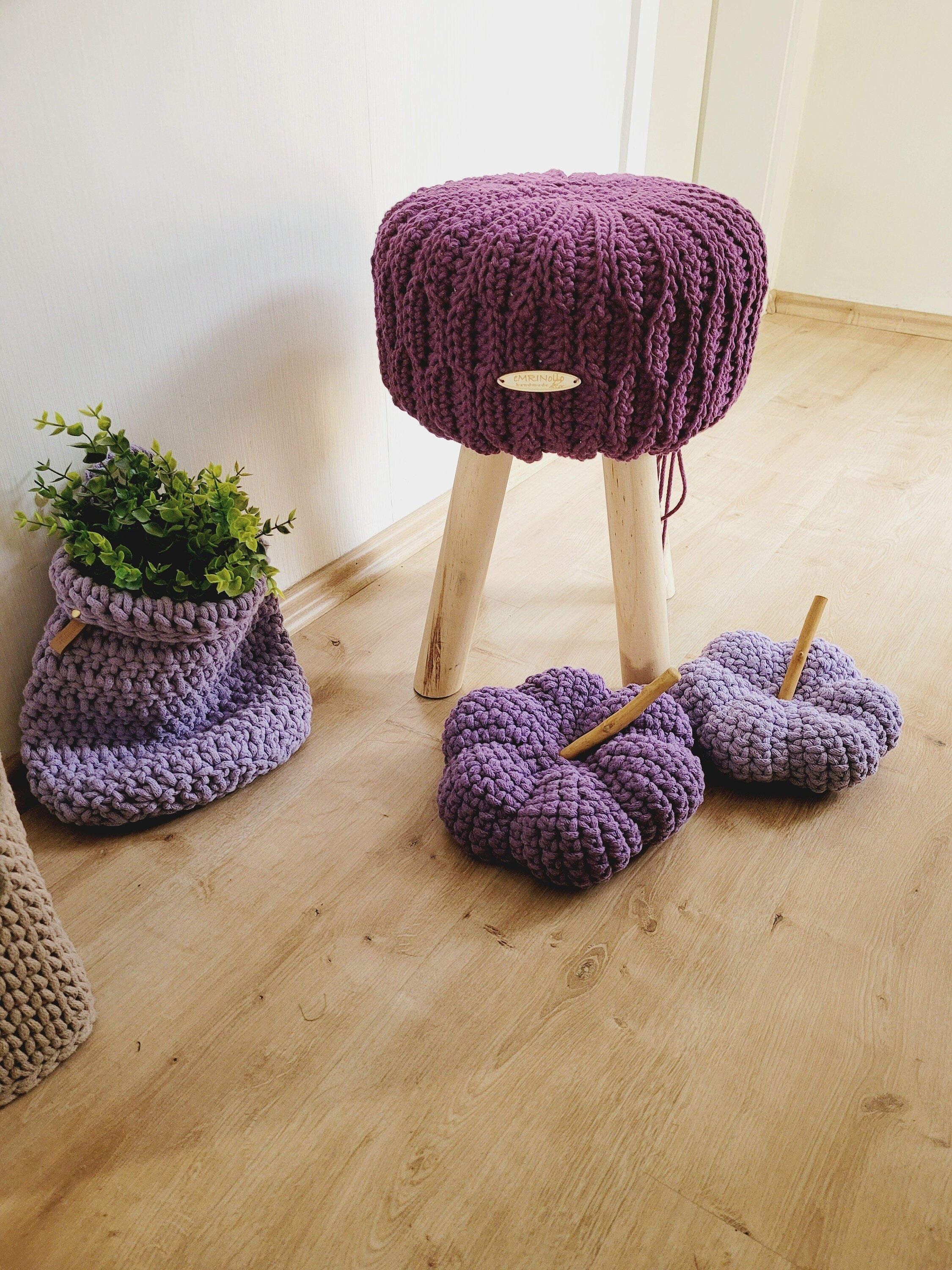 Fußhocker mit gehäkeltem Bezug aus Baumwolle, natürlicher Sitzkomfort für Dein Zuhause im Wohn- und Kinderzimmer Sitzhocker skandinavisch