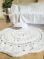 Handgestricktes Sofakissen mit Zopfmuster, Dekokissen mit gestricktem Kissenbezug und Kissenfüllung als Deko im Wohnzimmer oder Kinderzimmer